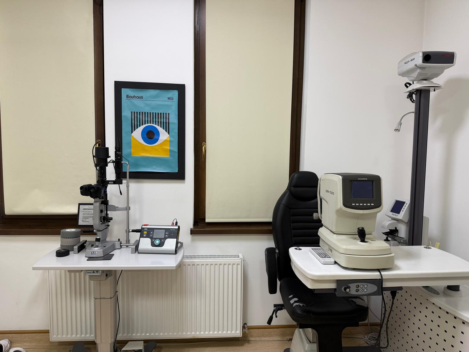 High-precision retinal laser treatment equipment for advanced eye care