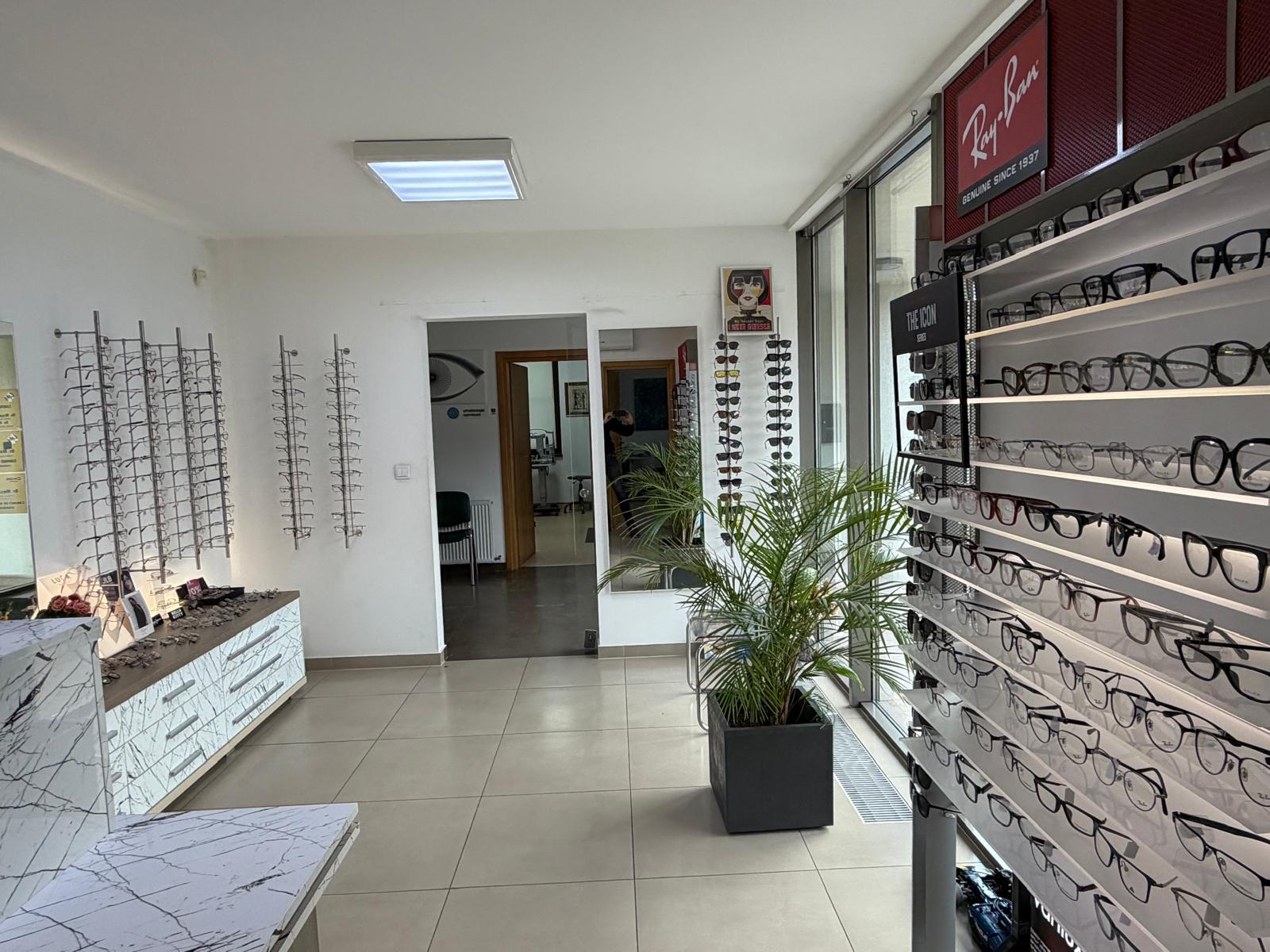 Variety of premium daily and monthly soft contact lenses from leading medical brands